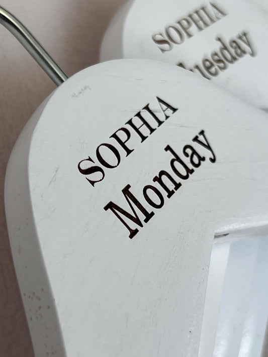 Week day hangers - Personalised hangers - Work day hangers- Engraved hangers. white school day wooden. Engraved hangers-Visual aid hangers