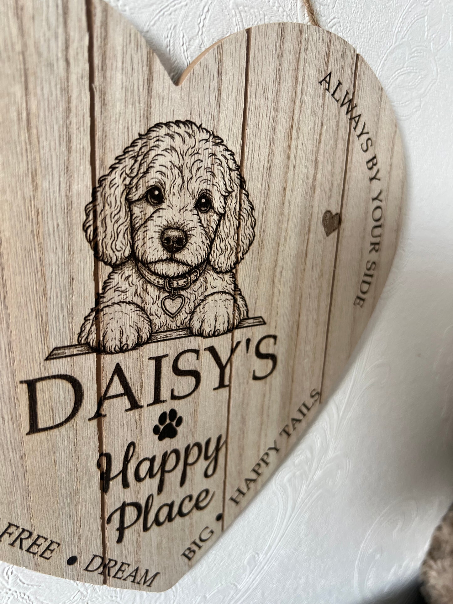 Personalised Dog Heart Plaque Sign – Laser Engraved Wooden Wooden Effect MDF Wall Hanging (23.5cm) – Custom Name & Breed Pet Gift or Dog Corner Decor
