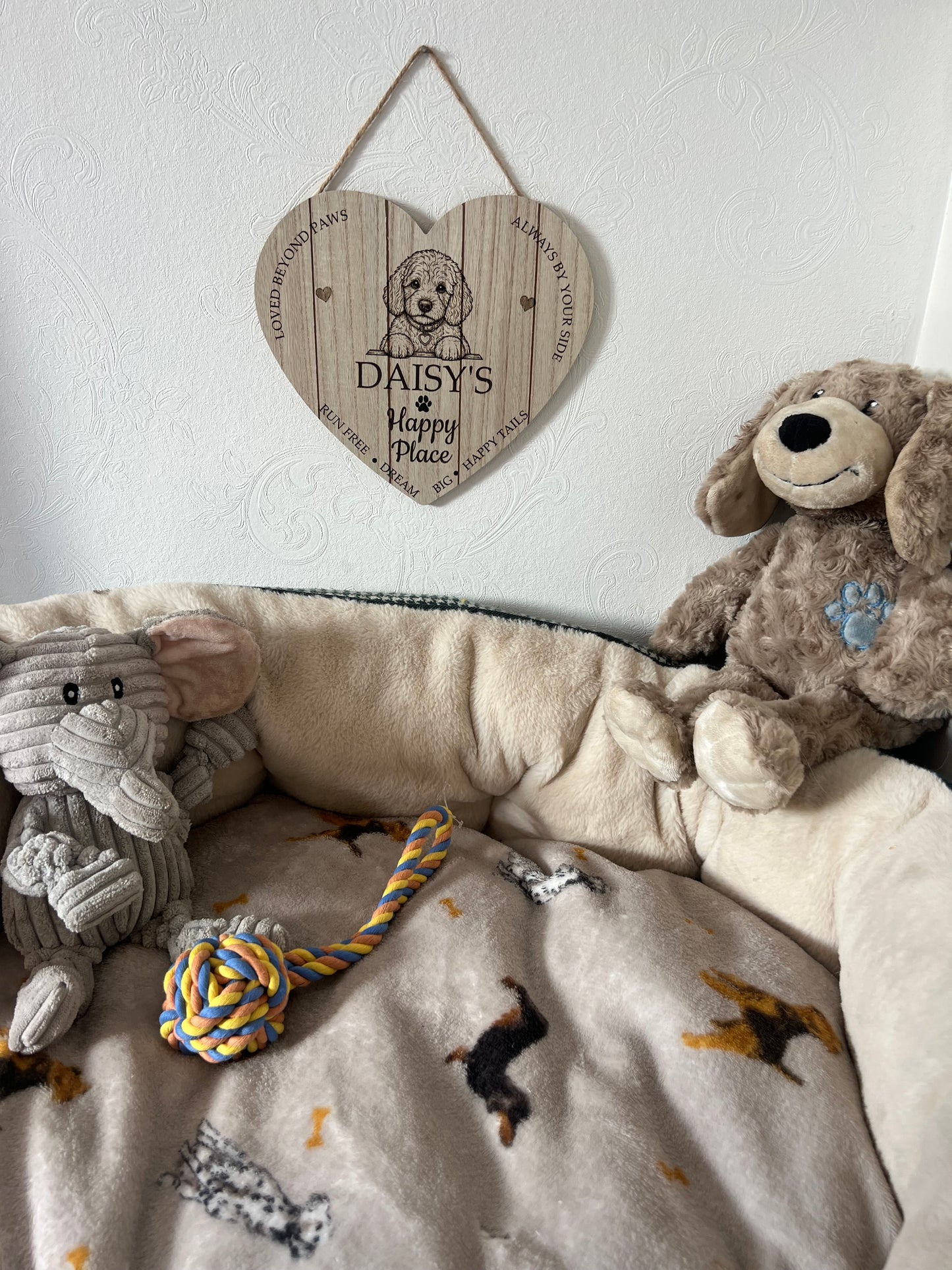 Personalised Dog Heart Plaque Sign – Laser Engraved Wooden Wooden Effect MDF Wall Hanging (23.5cm) – Custom Name & Breed Pet Gift or Dog Corner Decor